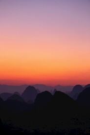 山脉红霞风景