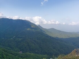 山地森林 蓝天白云