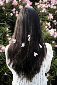 长发女子背影