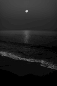 夜色中的海景
