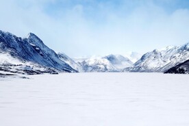 蓝天雪山