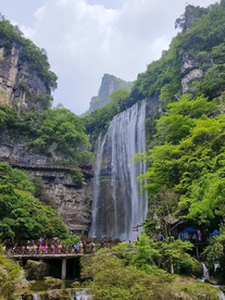 瀑布流水