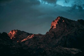 日照金山
