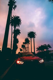 夜色中的汽车