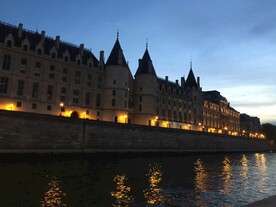 巴黎塞纳河畔夜景