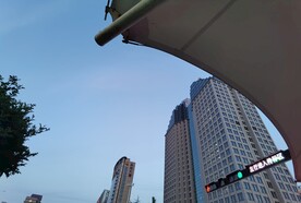 城市天空 蓝天 城市绿化 春