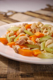 西芹腰果炒百合