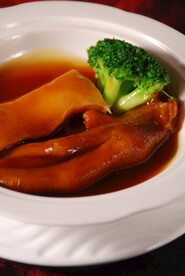 鲍汁花菇扣鹅掌