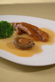 鲍鱼扣鹅掌 
