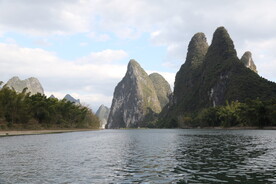 桂林漓江山峰中景