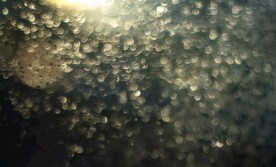 多彩光韵光斑夜空背景