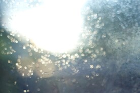 多彩光韵光斑夜空背景