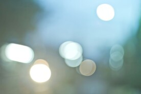 多彩光韵光斑夜空背景