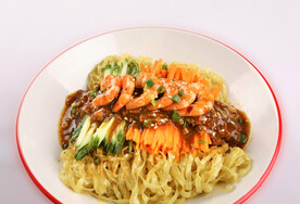大虾三丝杂酱面