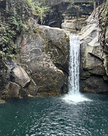 清澈见底山涧