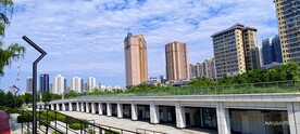 蓝天  
