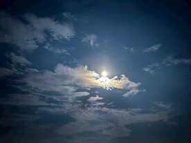 十六的月亮在钓梦