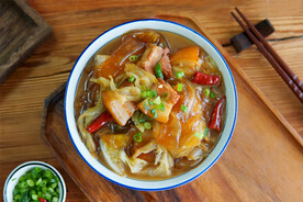 东北猪肉酸菜炖粉条
