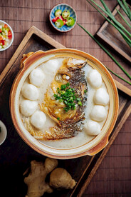 炸鱼鲜丸汤