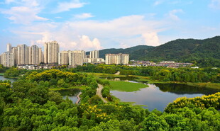 秋天里的城市公园美景