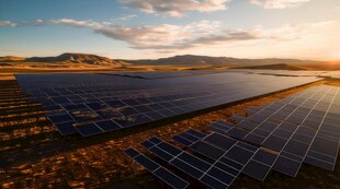 太阳能发电站硅板发电清洁能源