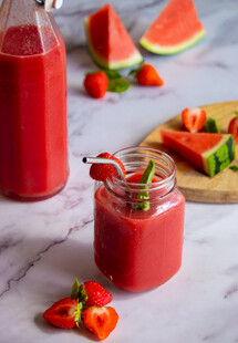 西瓜草莓水果汁