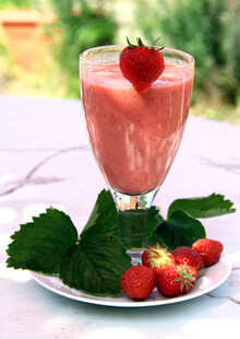 鲜榨草莓汁