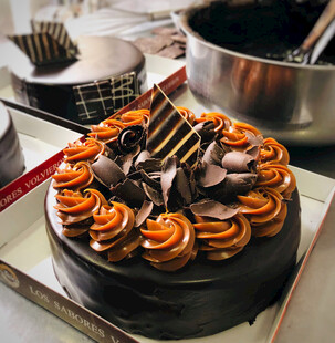 巧克力裱花生日蛋糕