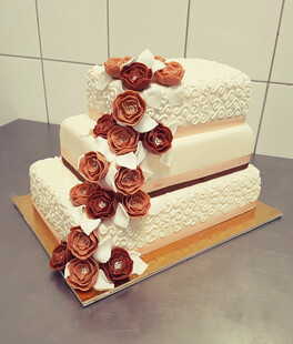 三层奶油婚庆蛋糕