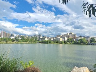 蓝天碧水
