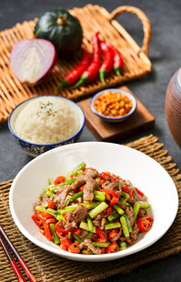 蒜苔炒肉