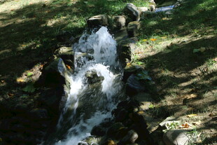 溪水