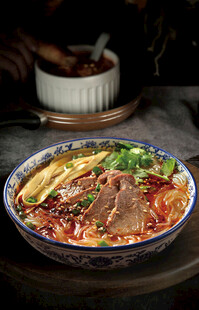 牛肉酸辣粉