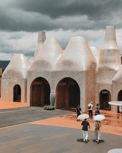 东风韵景区大门