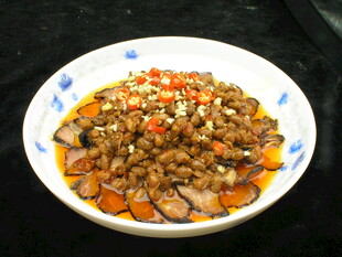腊八豆蒸腊肉