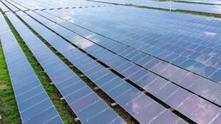 多排 户外太阳能板