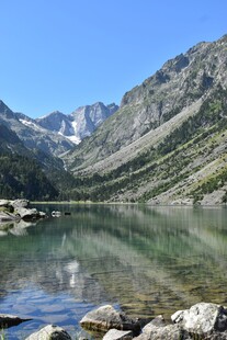 山脉湖泊