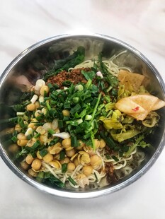 杂酱面 豌豆面 
