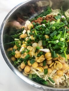 豌豆面 杂酱面