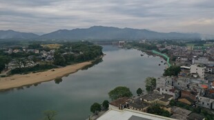 广东小镇江边航拍照片