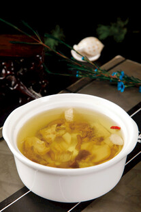 鸡汤炖野菌 