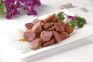 大块牛肉