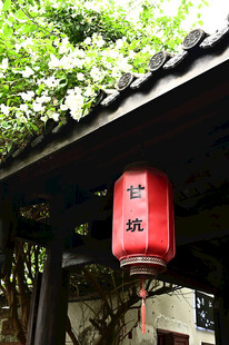 深圳甘坑古镇古房屋上的屋檐瓦当