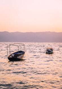海平面小船