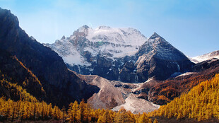 雪山峰