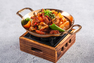 肥肠鸡爪煲