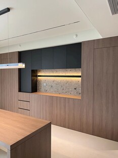 围合高级感装修木作厨房餐边柜子