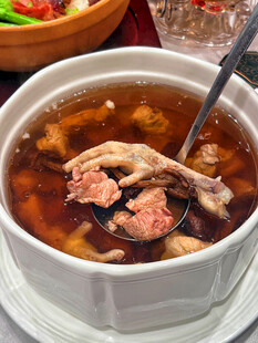 茶树菇煲鸡汤