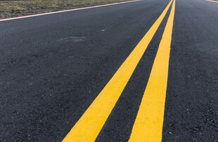 公路双黄线