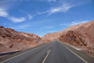 蜿蜒公路风景